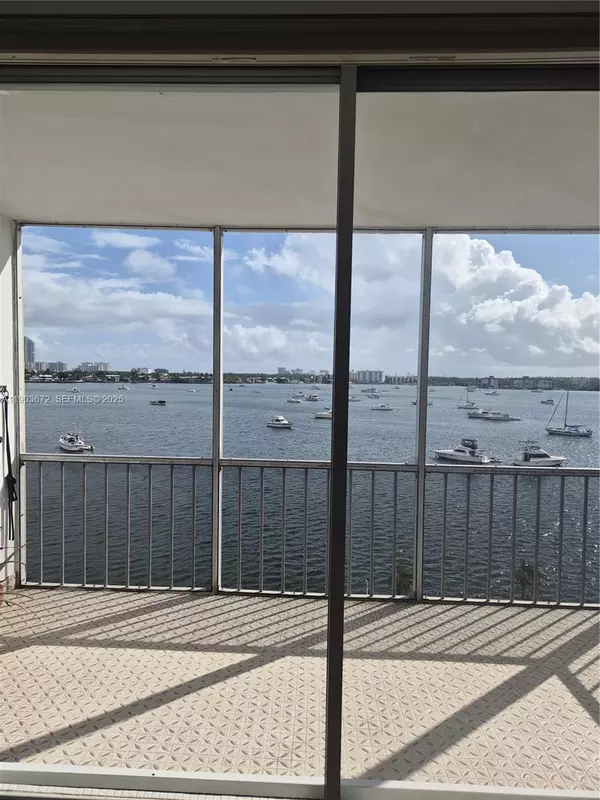 Aventura, FL 33160,2910 Point East Dr #M610