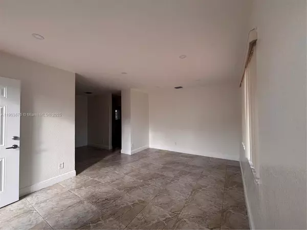 Hialeah, FL 33014,1563 W 81st St #1563