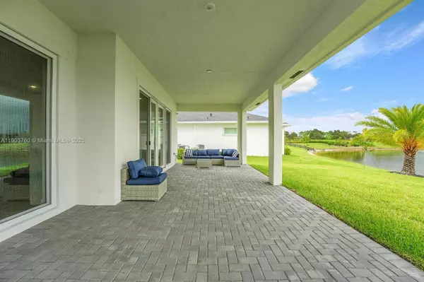 Loxahatchee, FL 33470,601 Hookline Cir