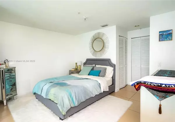 Miami, FL 33131,300 S Biscayne Blvd #L-1208