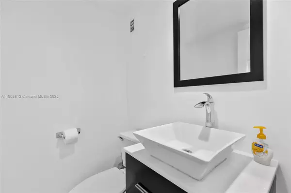 Hollywood, FL 33019,3901 S Ocean Dr #15G