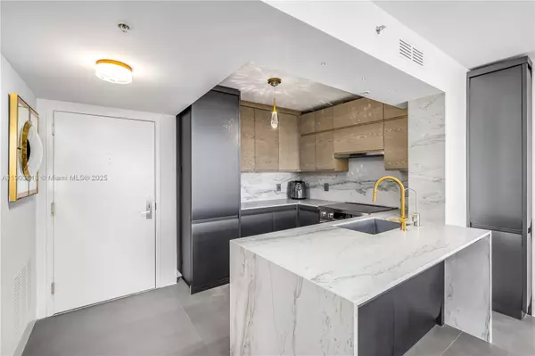 Miami Beach, FL 33139,1800 Sunset Harbour Dr #2105