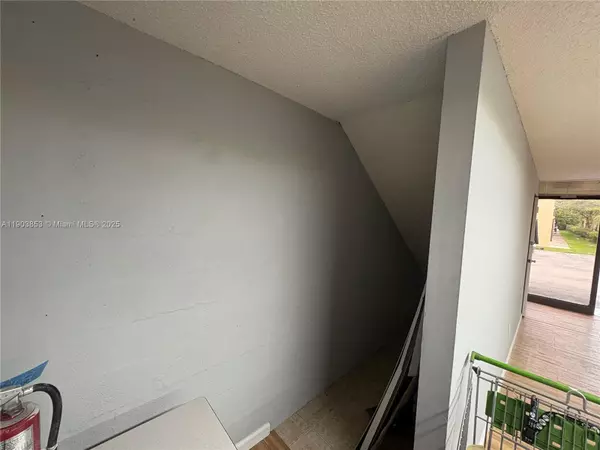 Miami, FL 33186,13008 SW 120th St #5