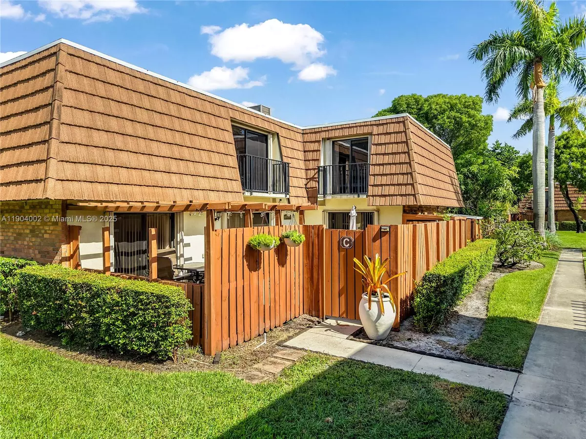 Davie, FL 33324,9109 C SW 20th St