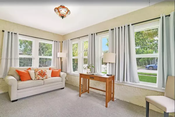 West Palm Beach, FL 33405,313 Monroe Dr