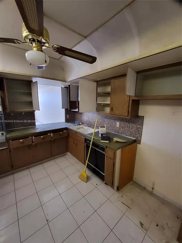 Miami, FL 33179,1301 NE Miami Gardens Dr #503W