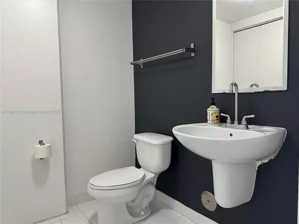 Miami, FL 33130,690 SW 1 CT #1211