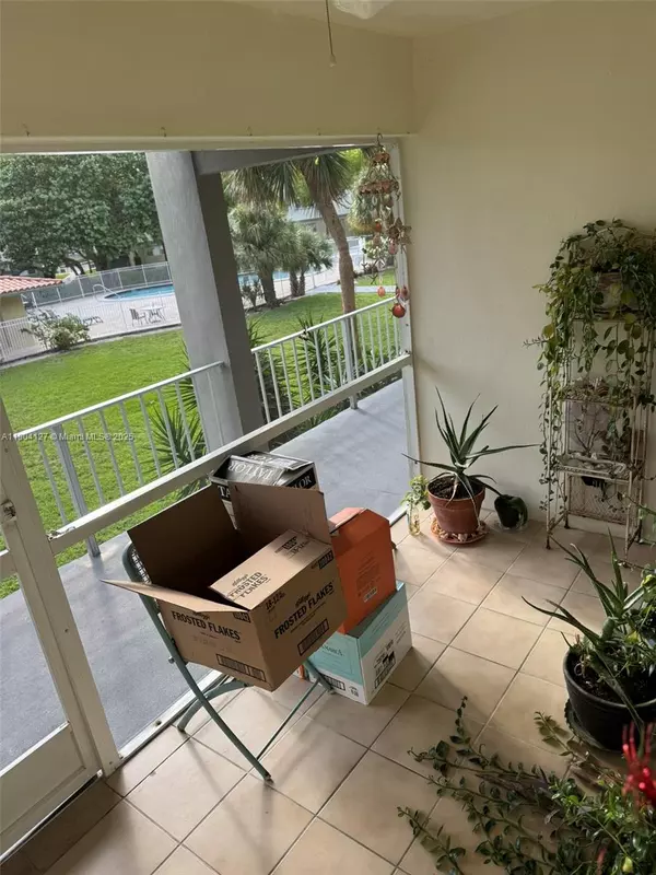 Hallandale Beach, FL 33009,270 SE Layne Blvd #212