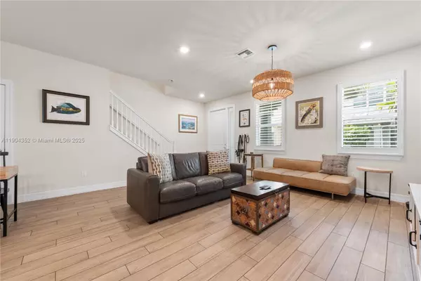 Hollywood, FL 33021,1030 Eucalyptus Dr #2