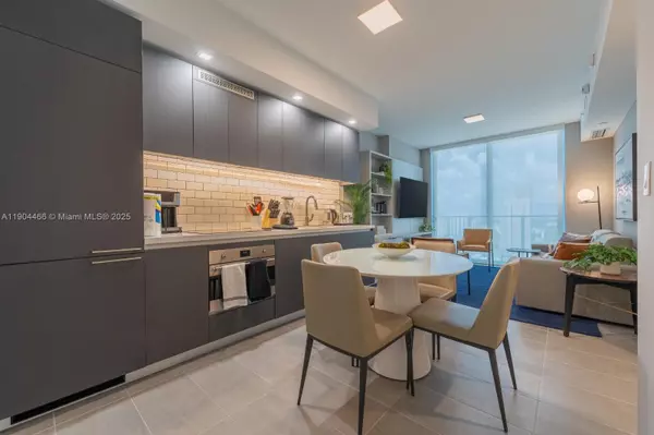 227 NE 2nd St #3104, Miami, FL 33132