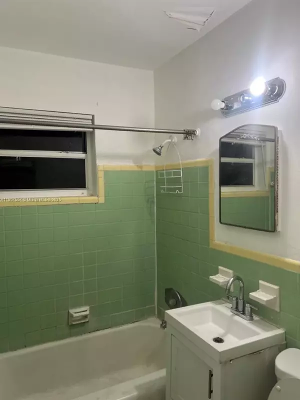 Hollywood, FL 33020,1931 Jefferson St #E