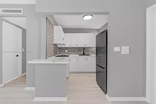 Miami Beach, FL 33139,1150 Euclid Ave #305