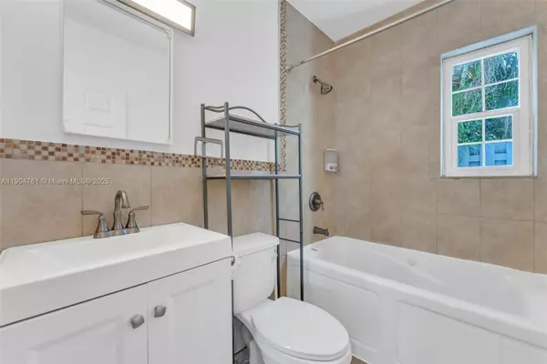 Hollywood, FL 33020,1639 Hayes St #2