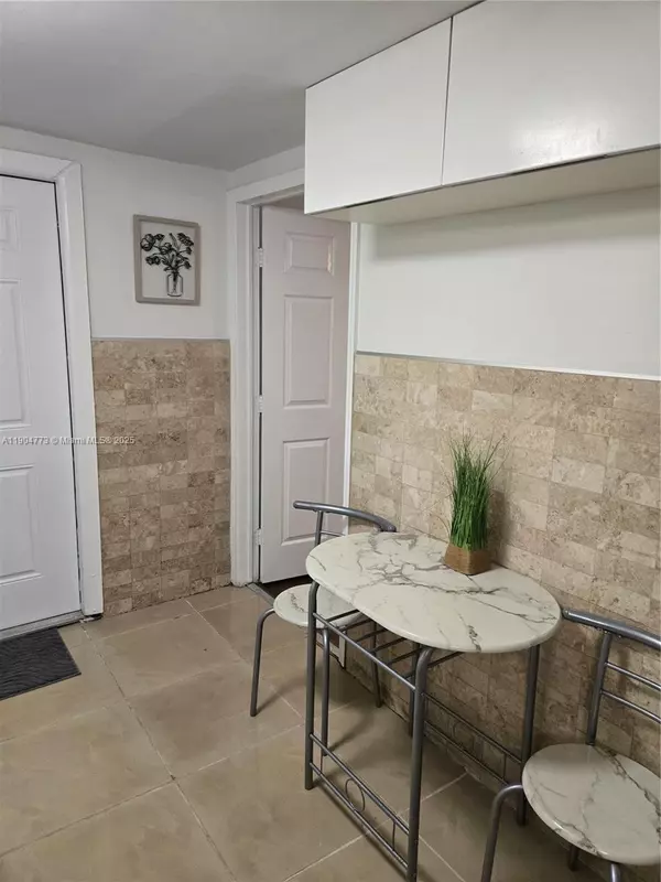 Hollywood, FL 33021,5712 Hollywood Blvd #1