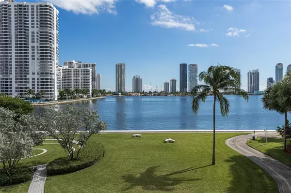 Aventura, FL 33180,3370 Hidden Bay Dr #303