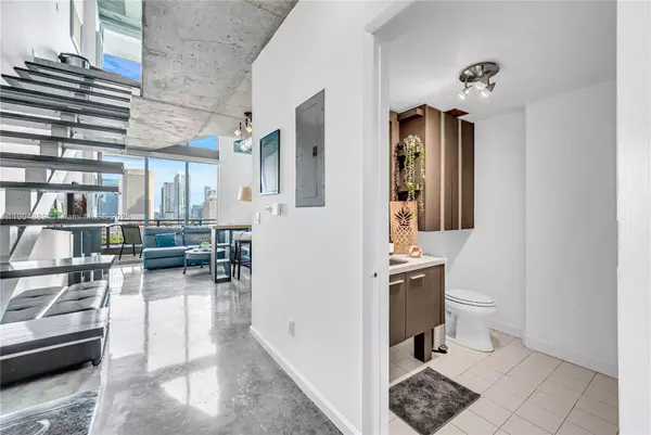 690 SW 1st Ct #1713, Miami, FL 33130