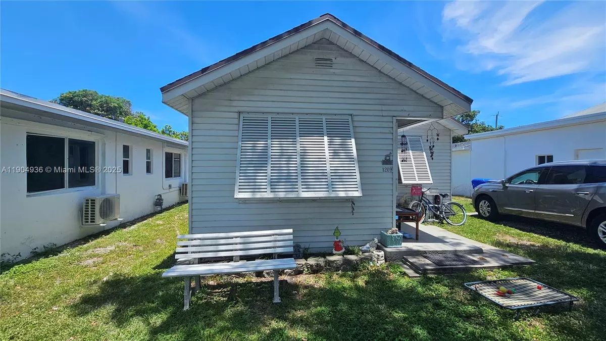 Hollywood, FL 33020,1209 N 17th Ct