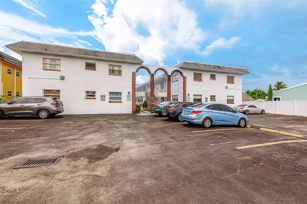 Hollywood, FL 33020,2826 Van Buren St #8