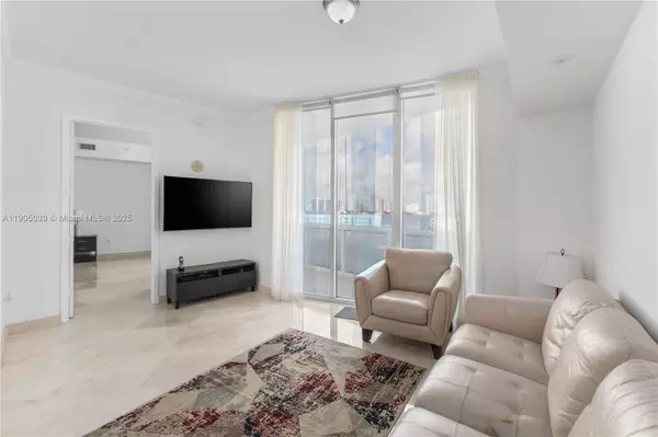 Sunny Isles Beach, FL 33160,18101 Collins Ave #906