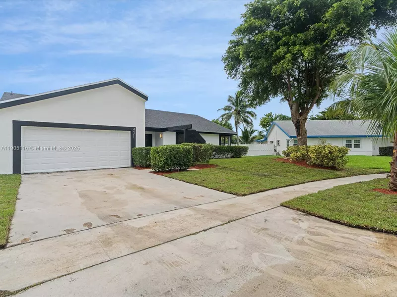 4421 NW 73rd Ave, Lauderhill, FL 33319