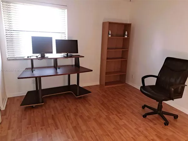 Pembroke Pines, FL 33026,11532 NW 10th St #11532