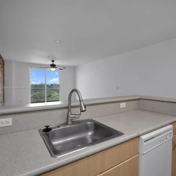 Miami, FL 33145,2400 SW 27th Ave #604