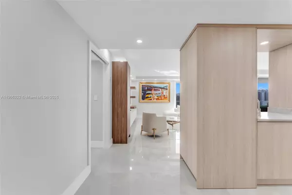 Aventura, FL 33180,19707 Turnberry Way #21E