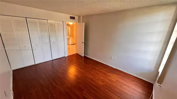 Miami, FL 33172,8850 Fontainebleau Blvd #202