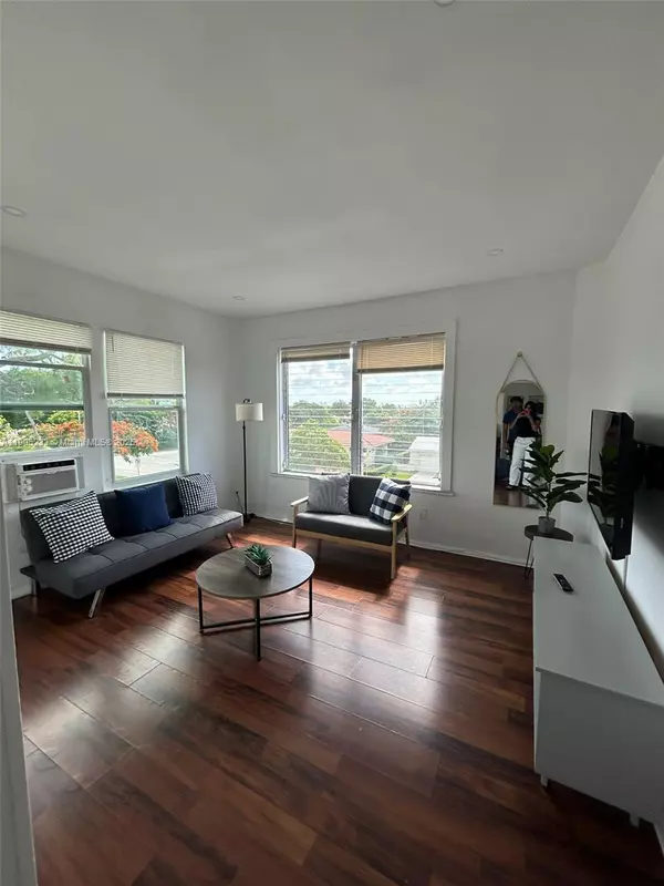 Coral Gables, FL 33134,444 Ponce De Leon Blvd #9