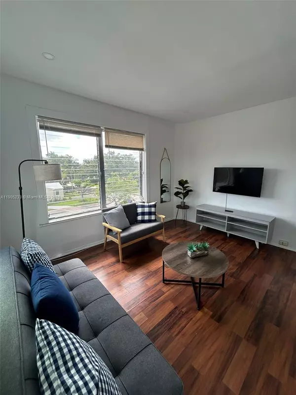 Coral Gables, FL 33134,444 Ponce De Leon Blvd #9