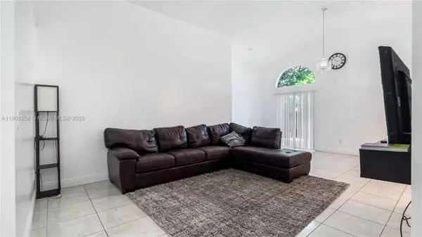 North Lauderdale, FL 33068,1008 W Jasmine Ln