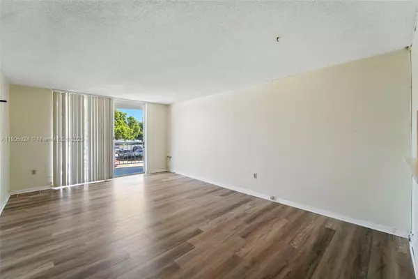 Miami, FL 33169,496 NW 165th St Rd #D-211