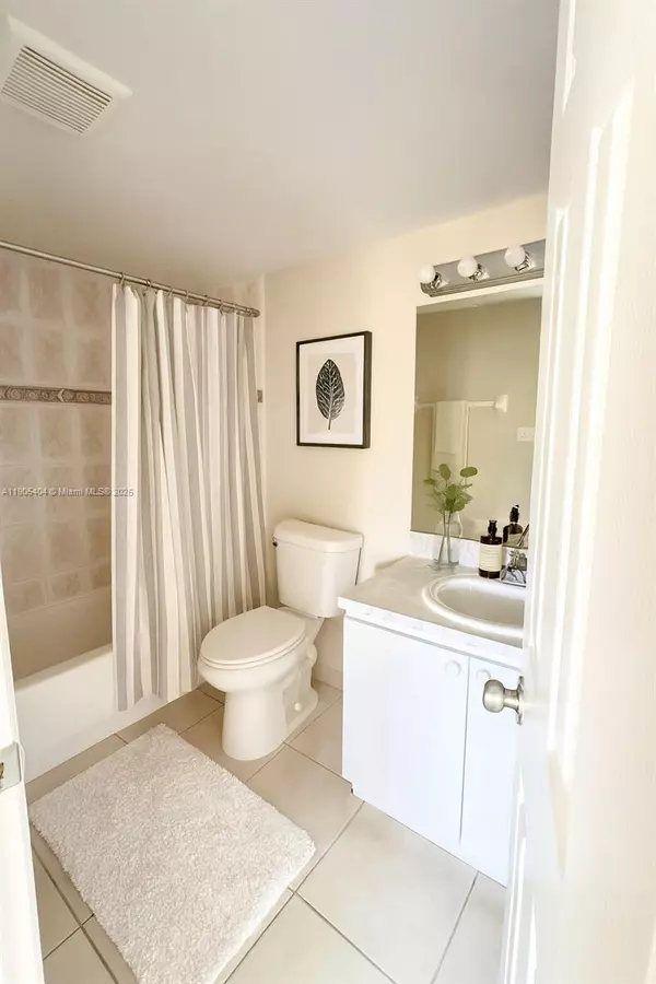 Hialeah, FL 33014,666 W 81st St #325