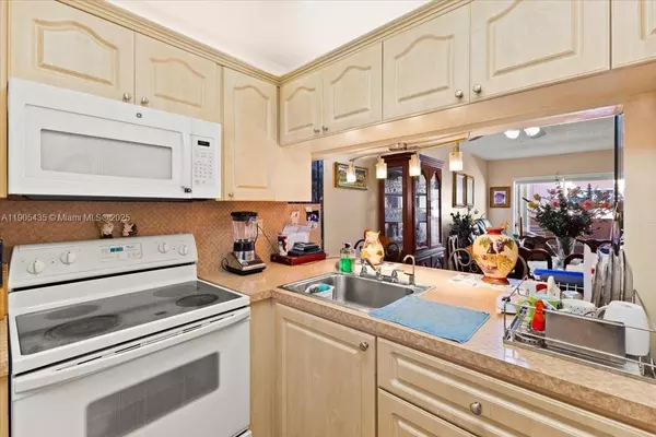 Hialeah, FL 33013,460 E 23rd St #508