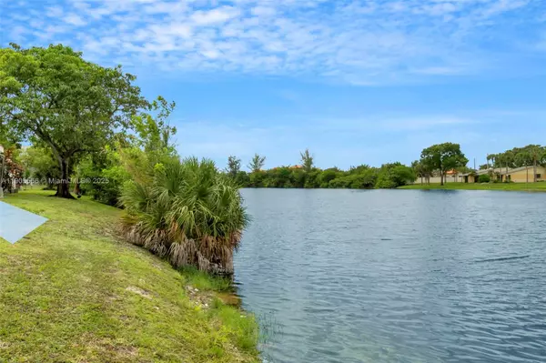 6545 Racquet Club Dr #115, Lauderhill, FL 33319