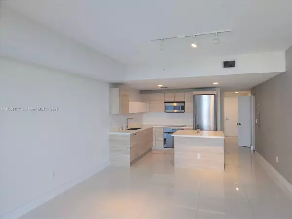 16385 N Biscayne Blvd #2704, North Miami Beach, FL 33160