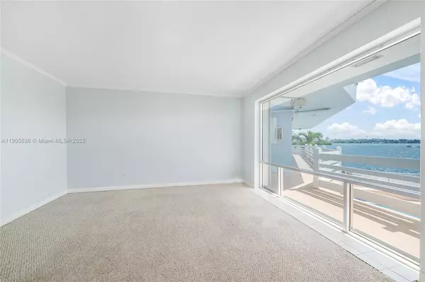 North Miami, FL 33181,2700 NE 135th St #48