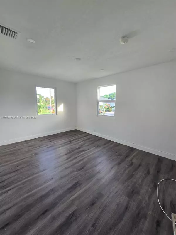 West Palm Beach, FL 33407,719 21st St