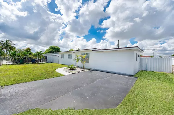 5420 NW 182nd St, Miami Gardens, FL 33055