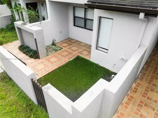 Doral, FL 33178,10138 NW 41st St #68-6