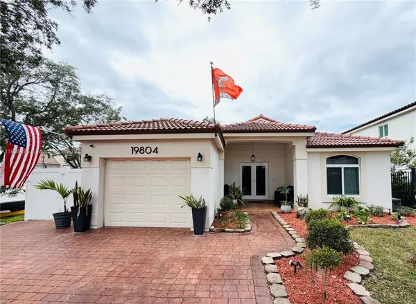 19804 NW 82nd Pl, Hialeah, FL 33015