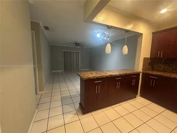 Hialeah, FL 33012,1275 W 35th St #60B