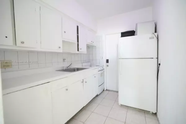 770 83rd St #3, Miami Beach, FL 33141