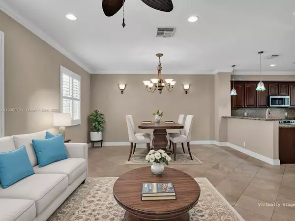 2891 S Greenleaf Cir, Boynton Beach, FL 33426