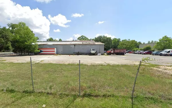 Other City - In The State Of Florida, FL 32505,113 Massachusetts Ave