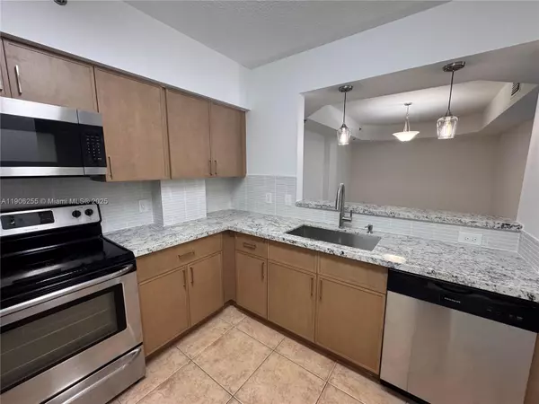 Miami, FL 33172,9340 Fontainebleau Blvd #W106