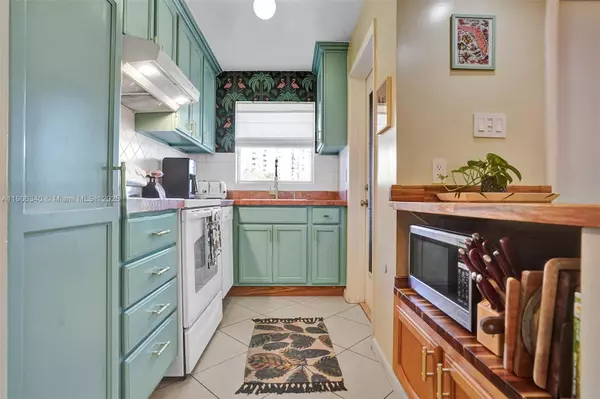 Hallandale Beach, FL 33009,300 Layne Blvd #206