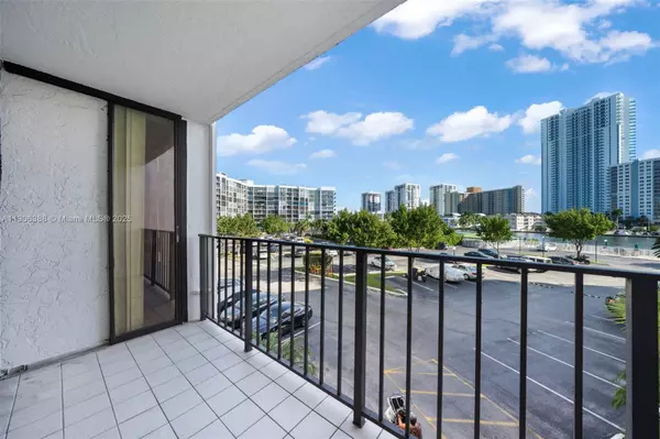Hallandale Beach, FL 33009,800 Parkview Dr #302