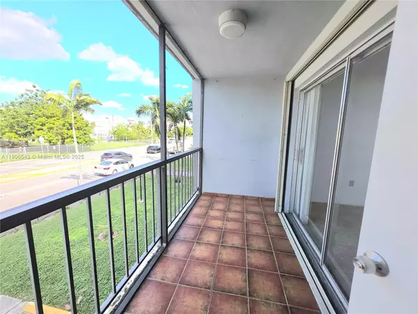 1250 NE 125th St #205C, North Miami, FL 33161