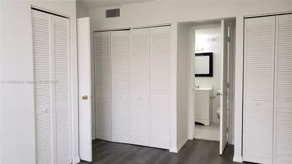 Miami, FL 33161,1251 NE 108th St #215